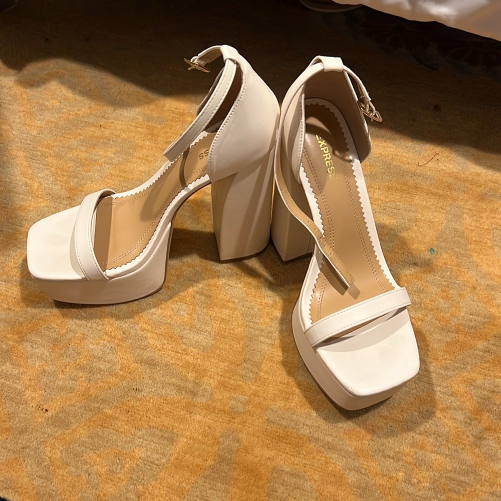 Express Platform Heels - Picture 2 of 3